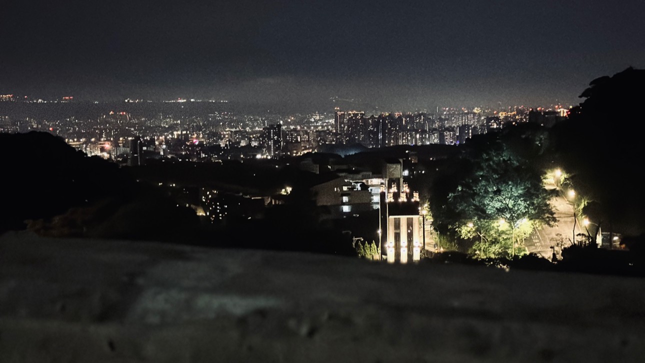 夜晚俯瞰土城市區萬家燈火承天禪寺