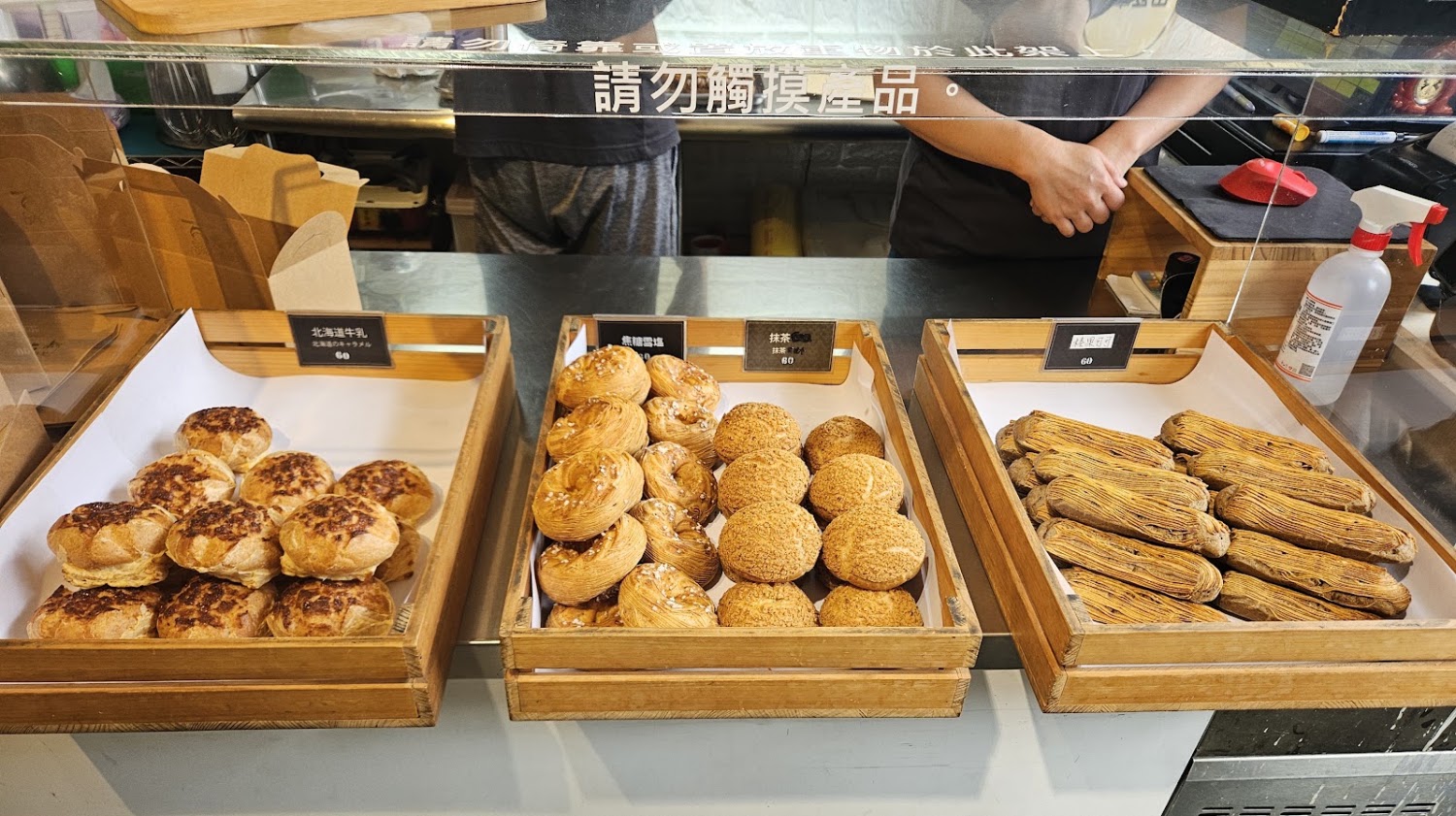 櫃檯甜點品項展示
