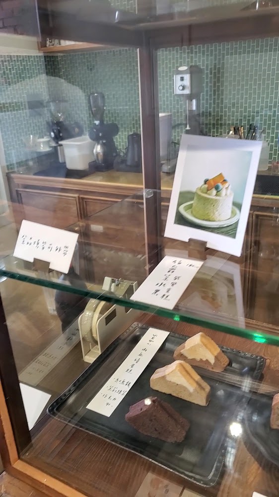 Subi coffee&bakery 蛋糕櫃近景