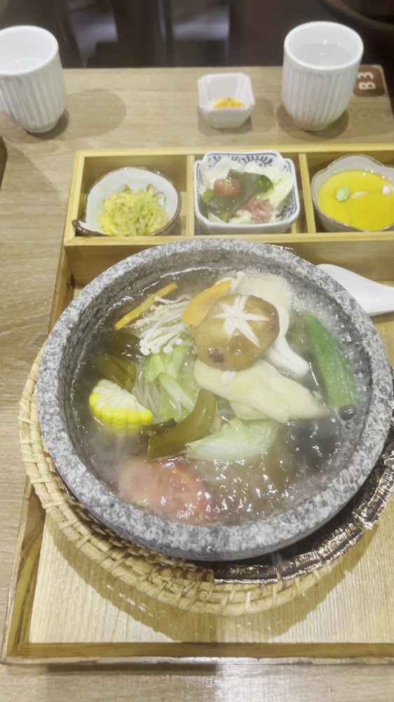 八二親食石鍋桑拿米線套餐