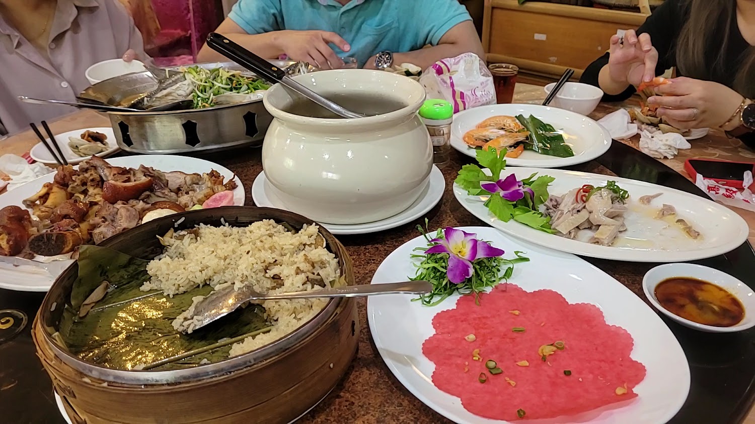 豐盛中式桌菜