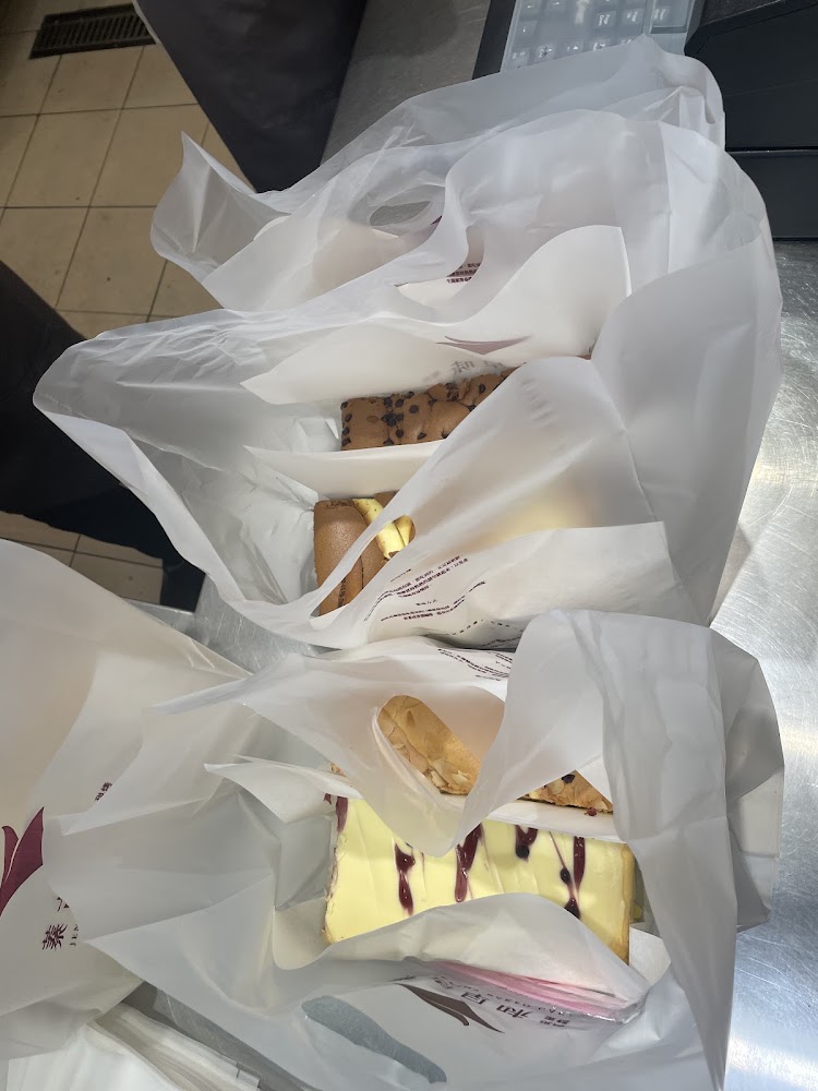 購買後裝袋的蛋糕與甜點