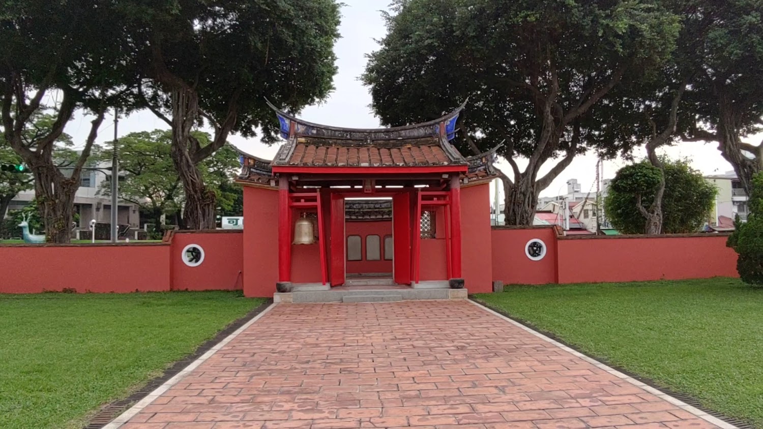屏東孔廟入口與紅牆