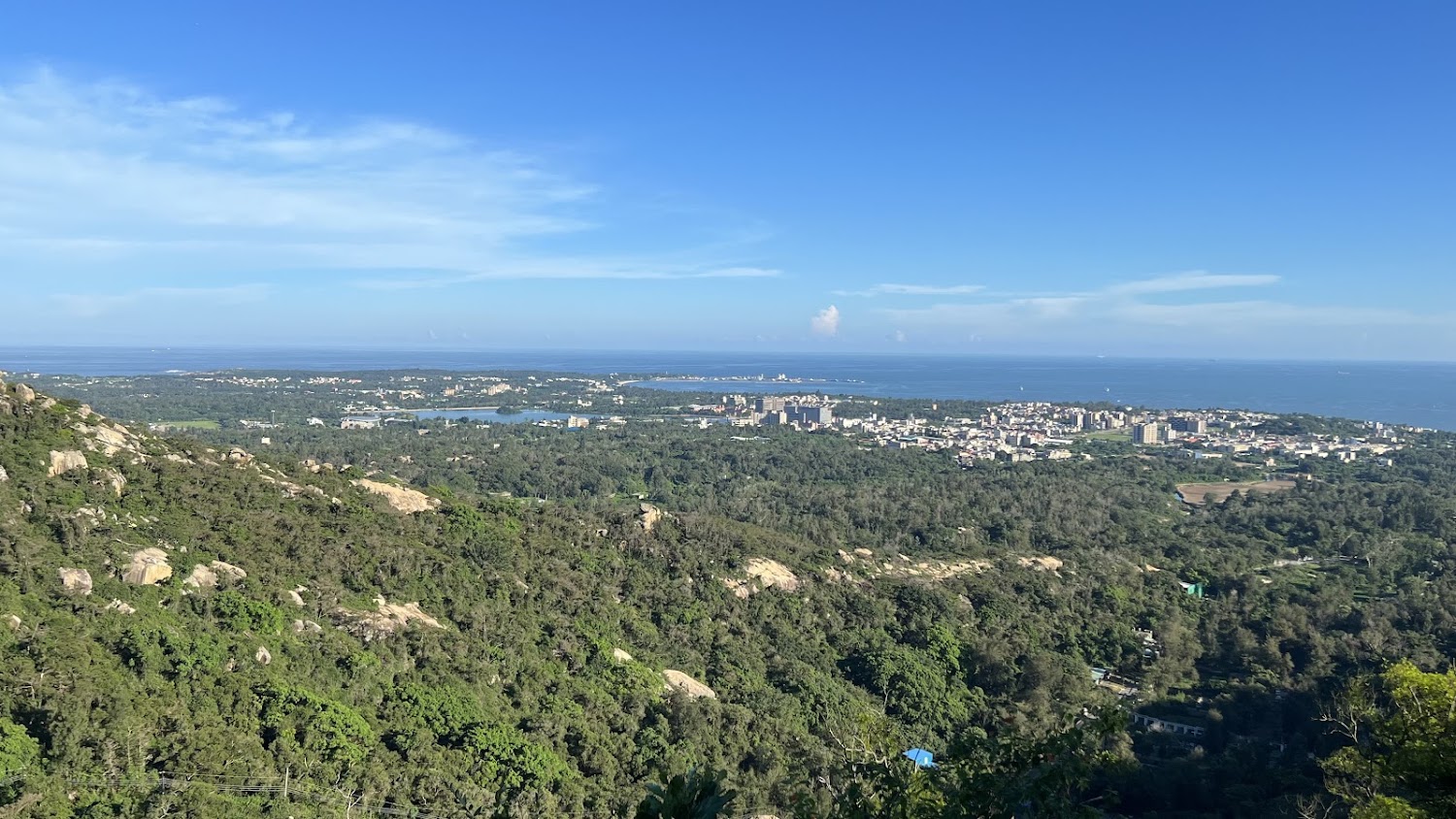 太武山風景區高處遠眺海景與金門市景