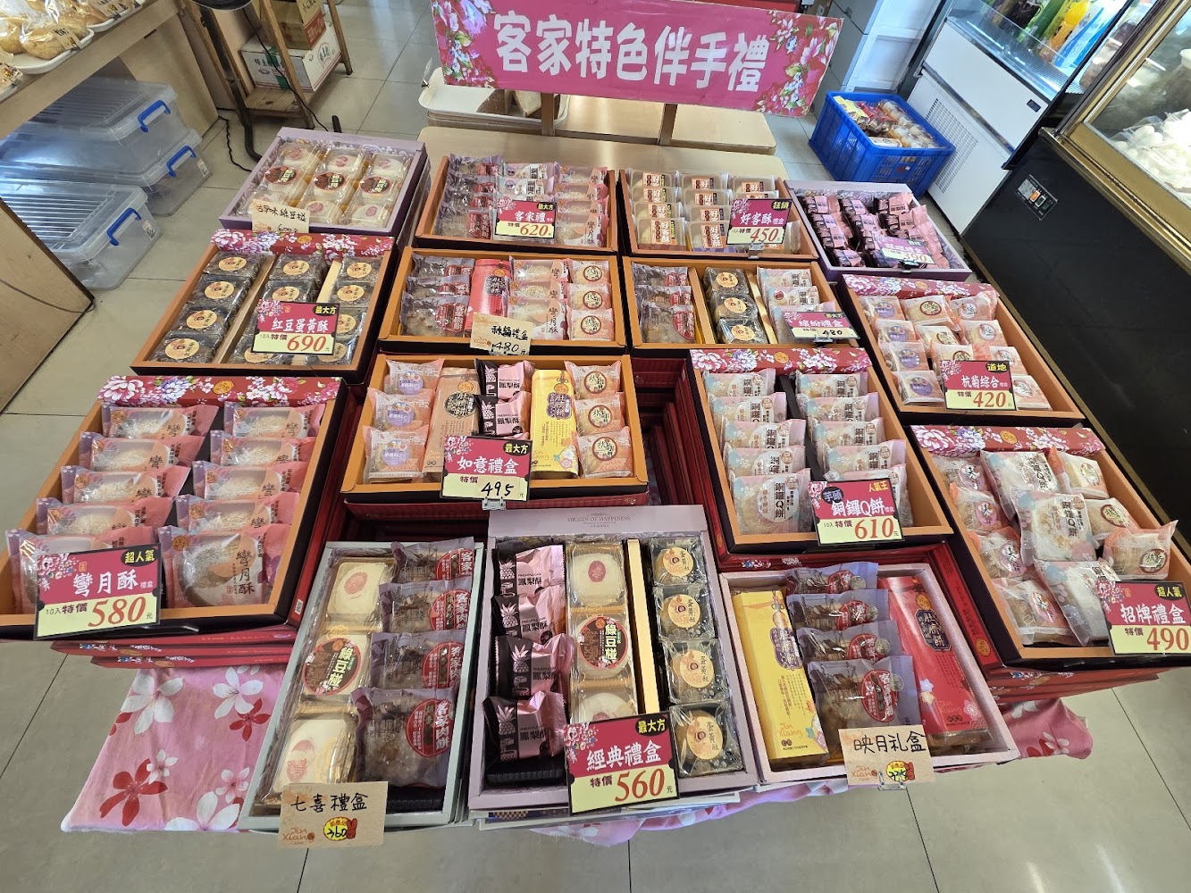 錦香餅舖伴手禮禮盒陳列