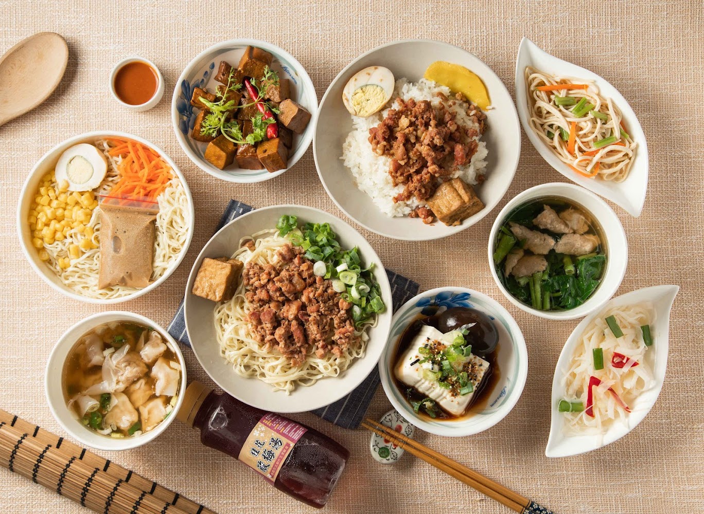 友德南投意麵多樣台式麵食與小菜