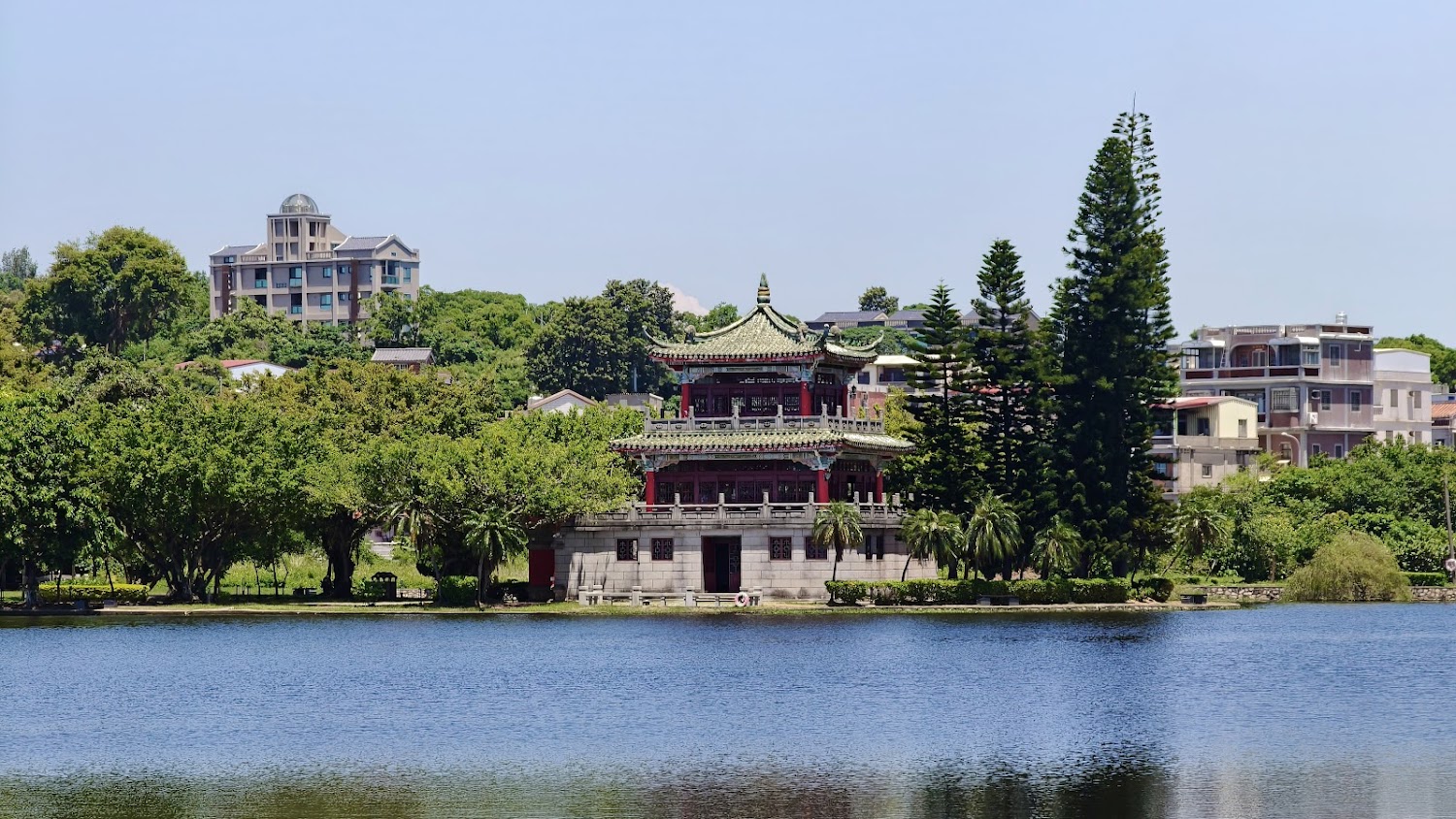 古崗樓與湖景倒影