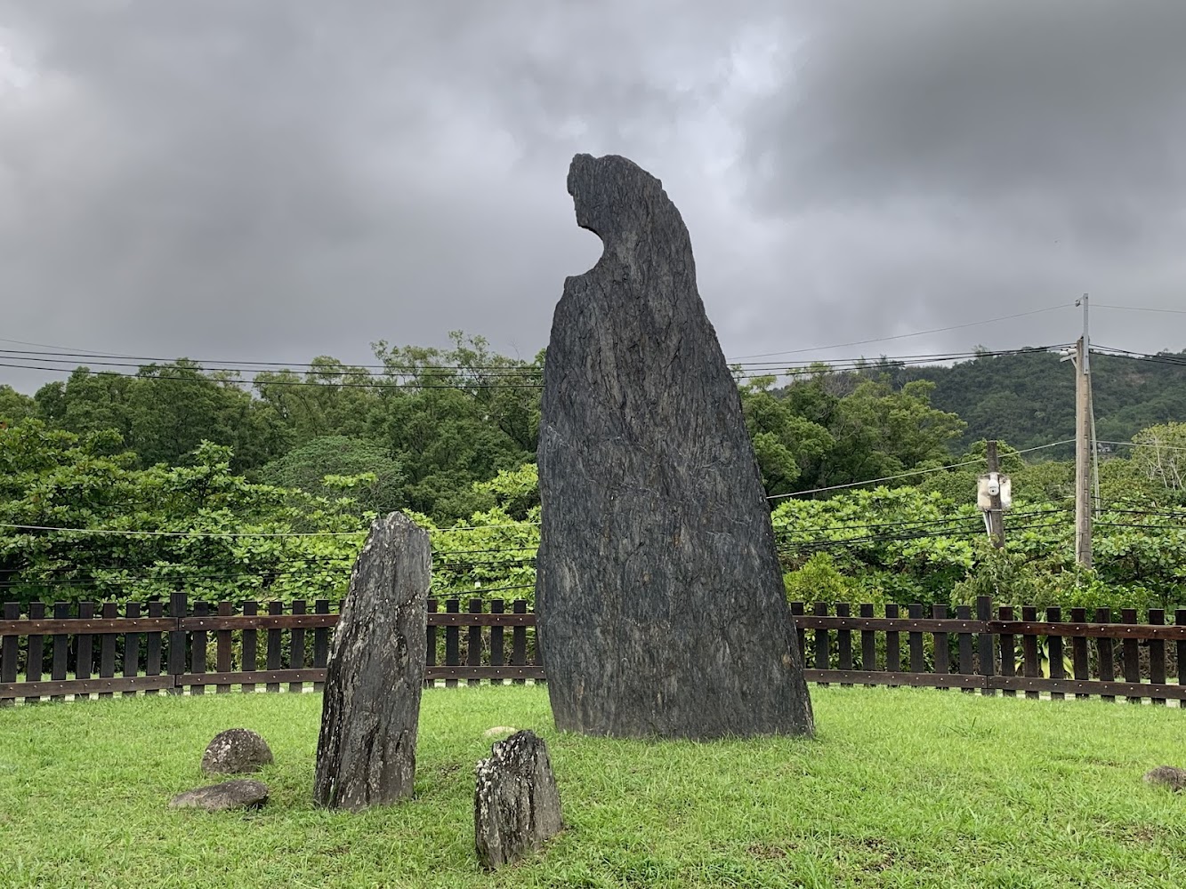 卑南遺址草地巨石景觀