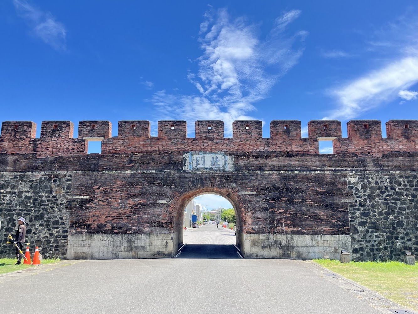 恆春縣城北門古城門正面