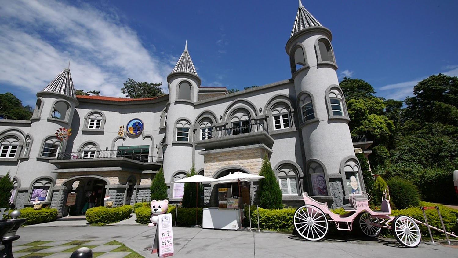 元首館歐風建築與馬車裝飾