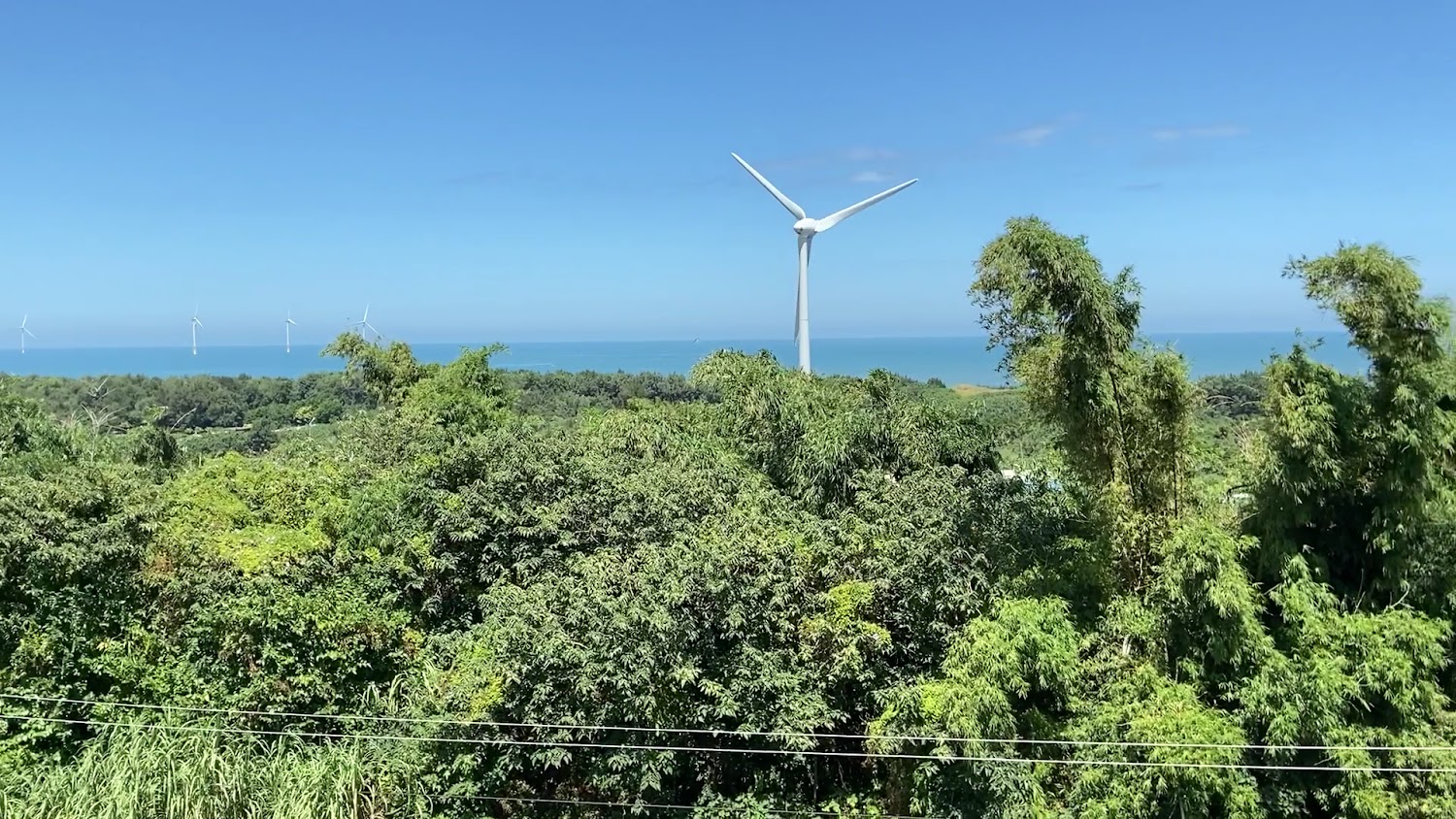 崎頂觀景臺遠眺海景與風車群