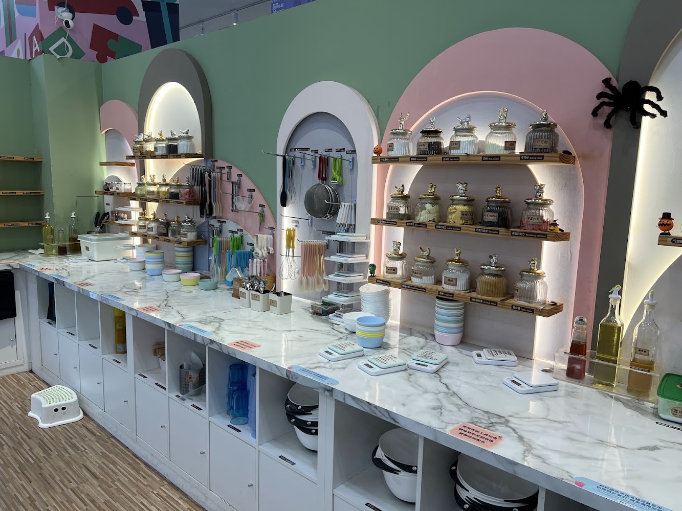 中和環球店工作區與器具擺設