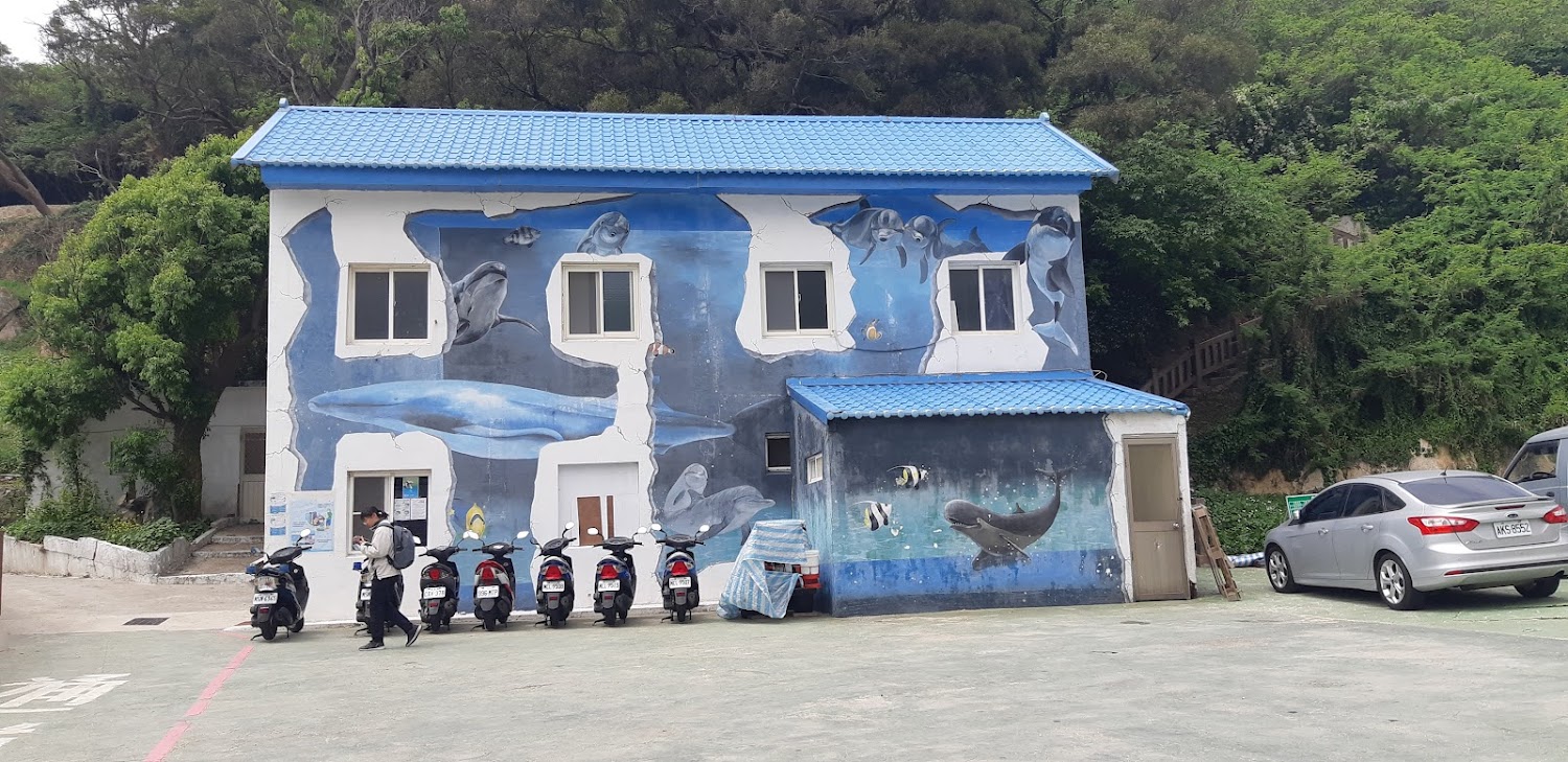 外牆海豚與鯨魚壁畫建築