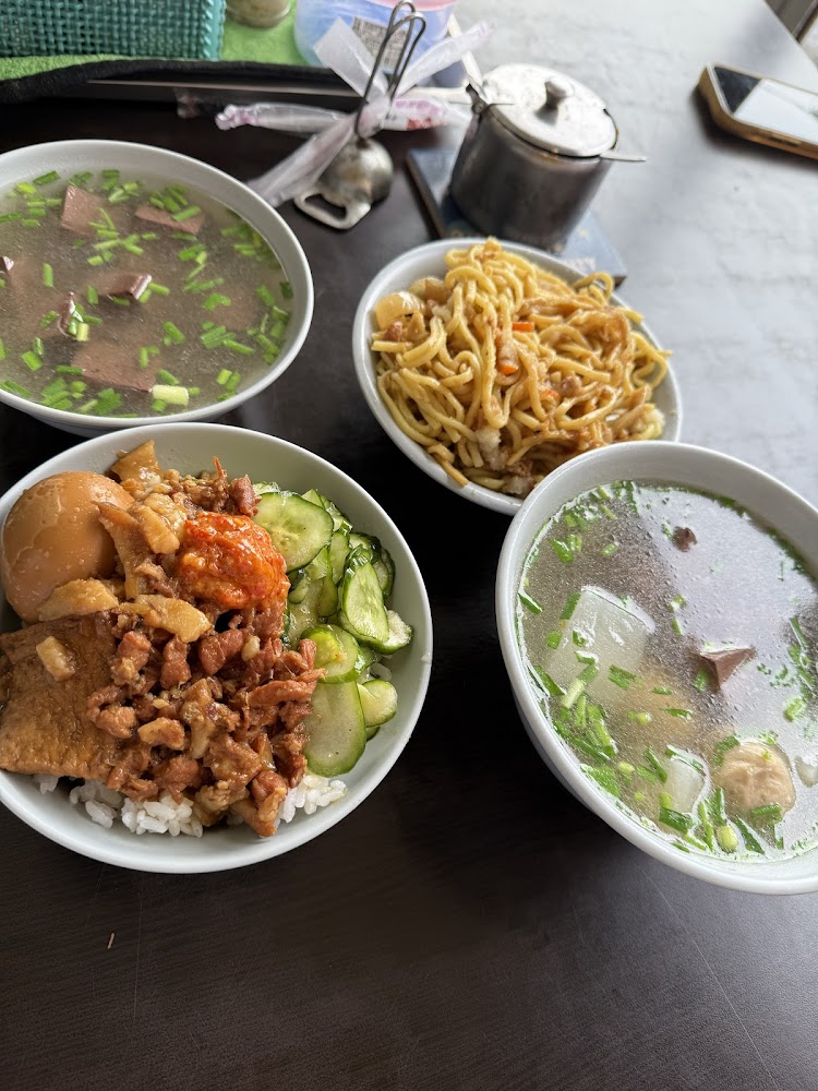 通霄劉家麵線搭配滷肉飯炒麵與湯品