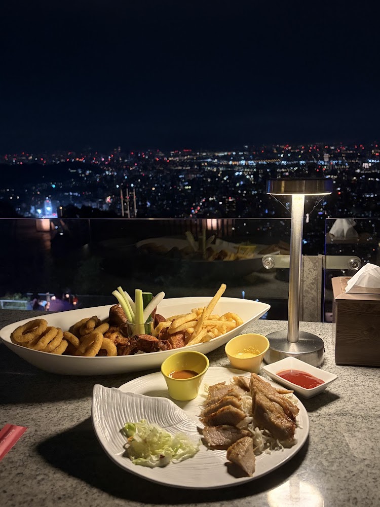草山夜未眠城市夜景與餐點