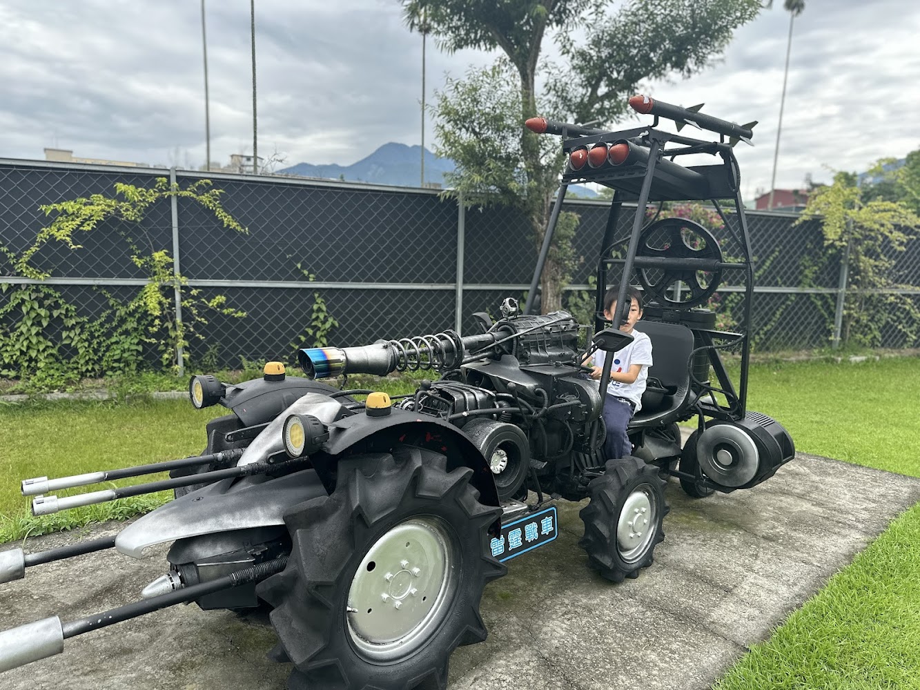 機器人創藝園區星際戰車裝置