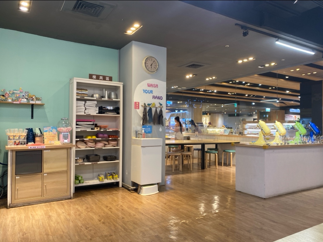 中友百貨店洗手區與攪拌機設備