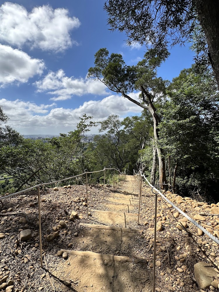 文山步道觀景臺附近拉繩步道