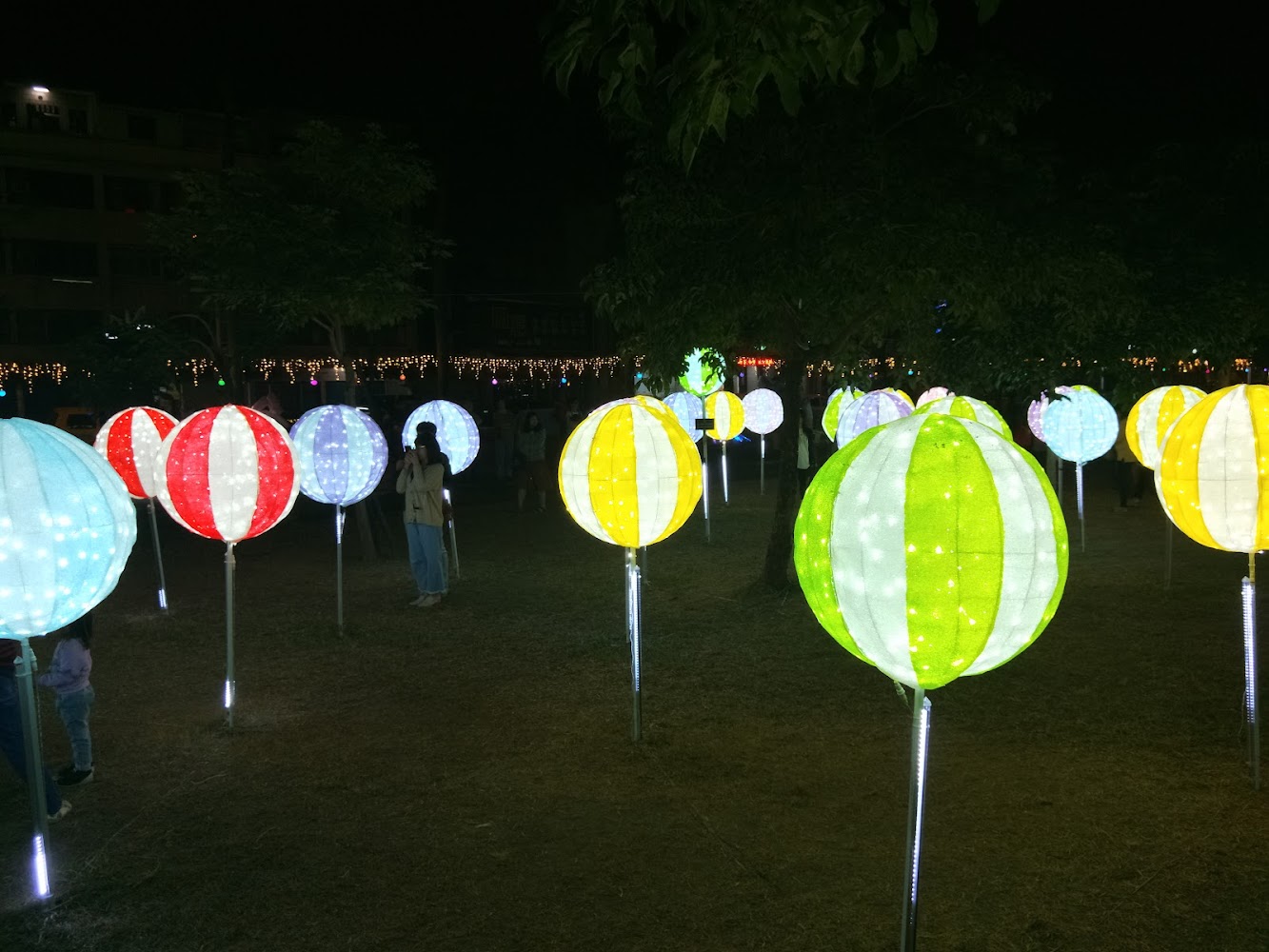 千禧公園燈會球狀燈飾