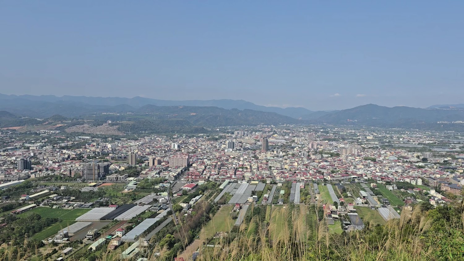 虎頭山觀景平台俯瞰埔里市區