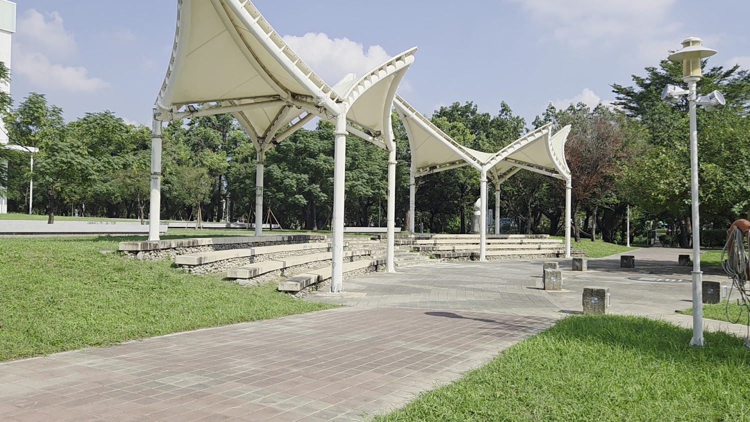 千禧公園白色棚架廣場