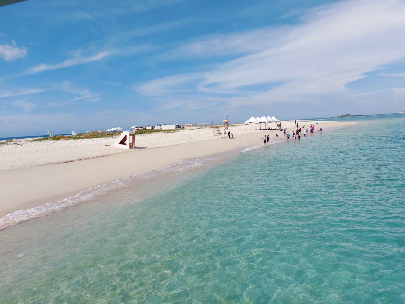 澎湖白色沙灘與清澈海水