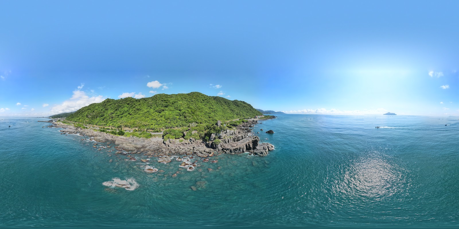 北關海潮公園空拍全景，龜山島遠景