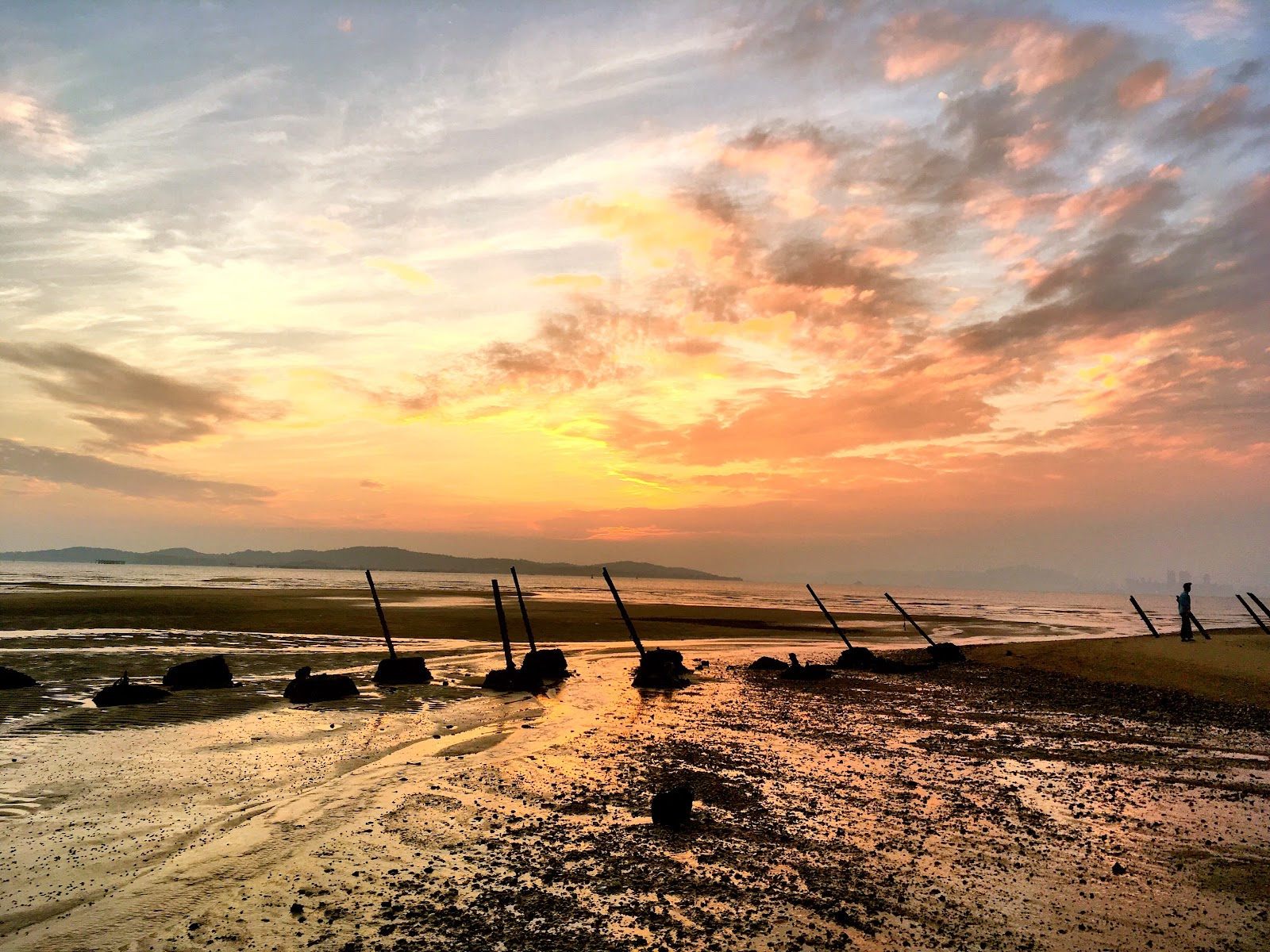 金門慈湖夕陽軌條砦剪影景色