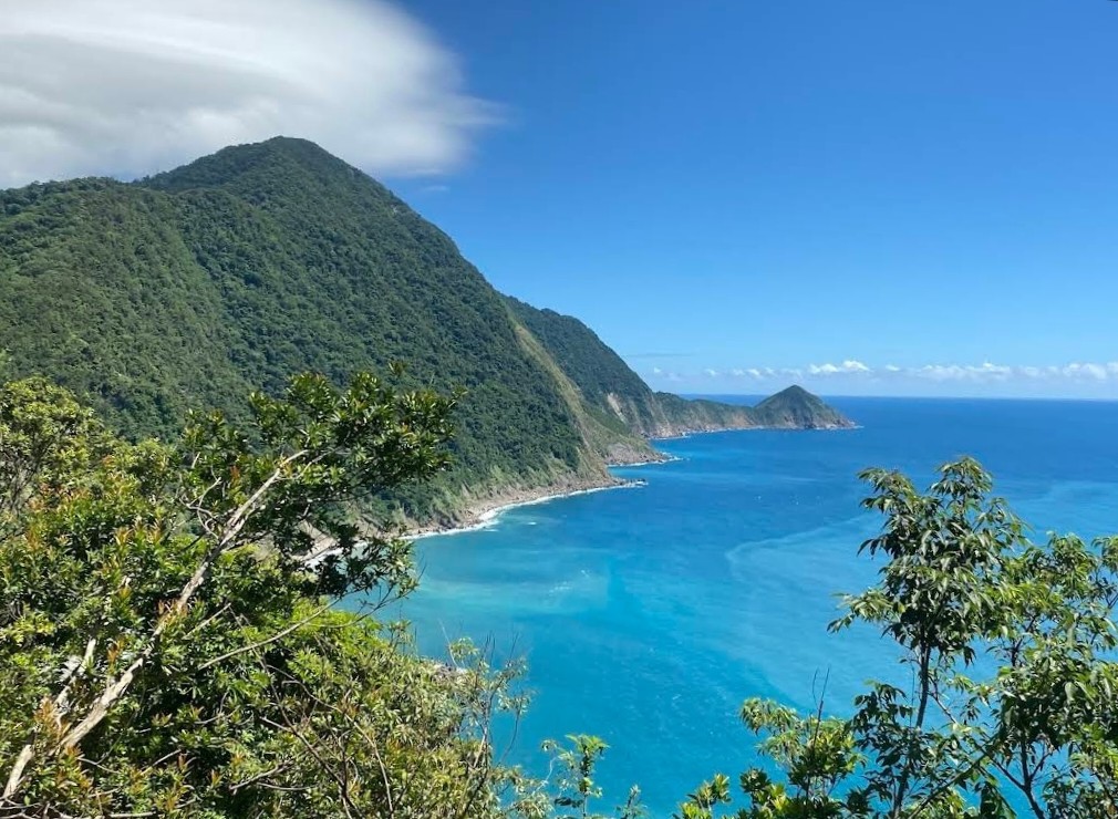 宜蘭朝陽步道山頂制高點，俯瞰碧藍太平洋，是南澳秘境必訪的山海步道