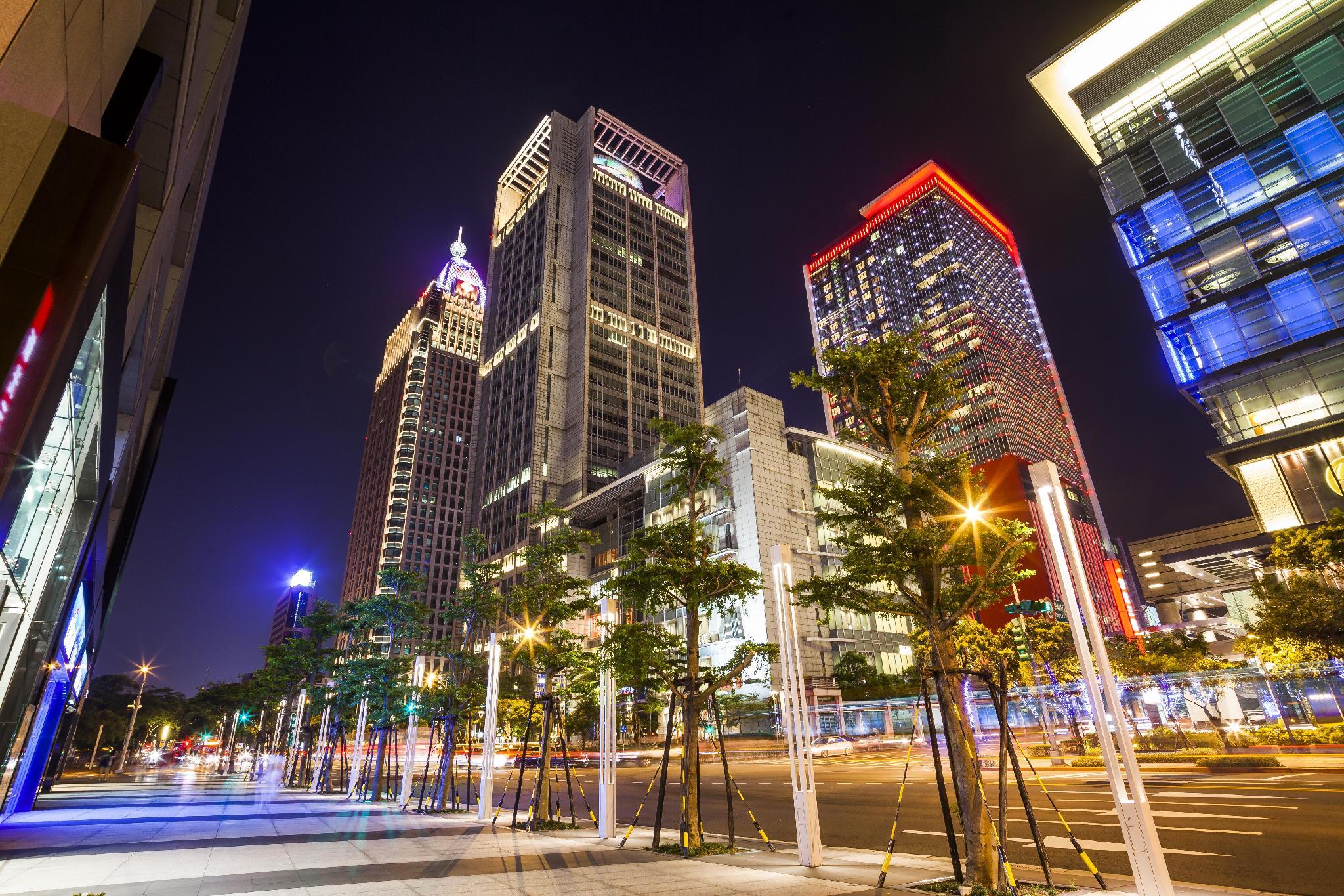 台北中山區夜晚街景