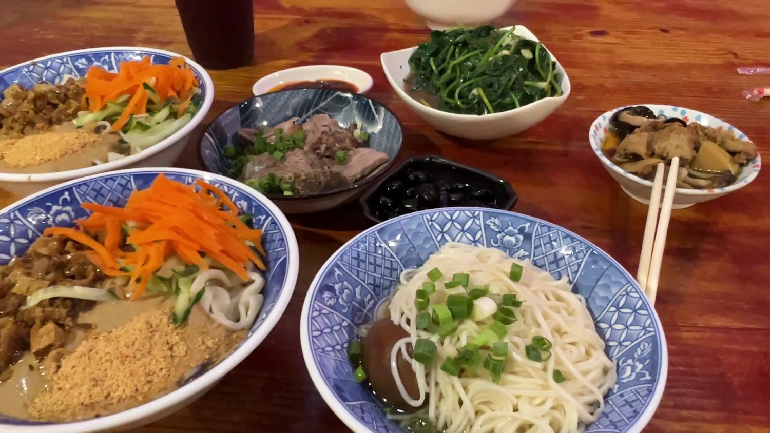 陸軍小館多碗麵食與小菜組合