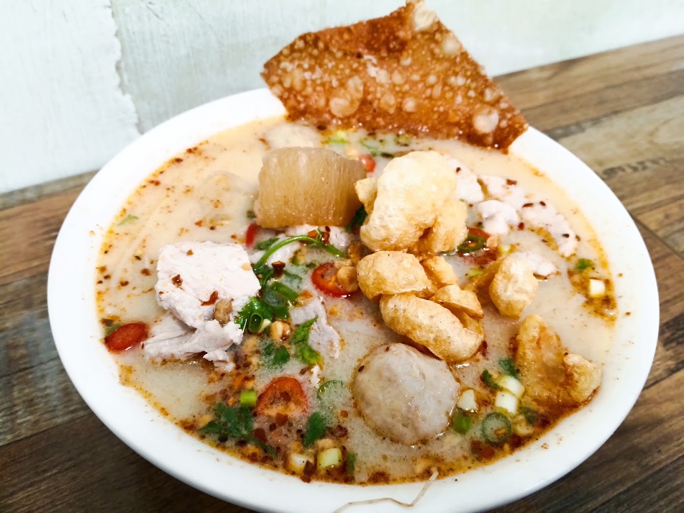 泰式船麵配料豐富湯麵