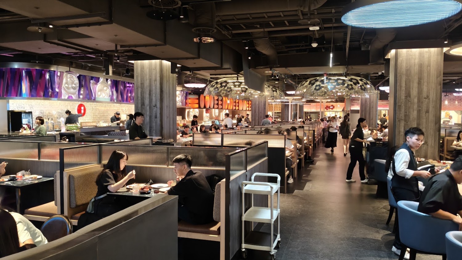 旭集微風店餐廳環境