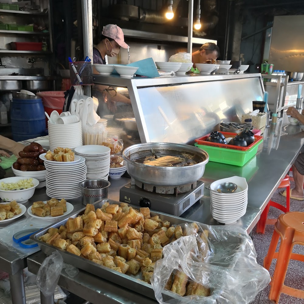 阿堂鹹粥料理區與備餐空間