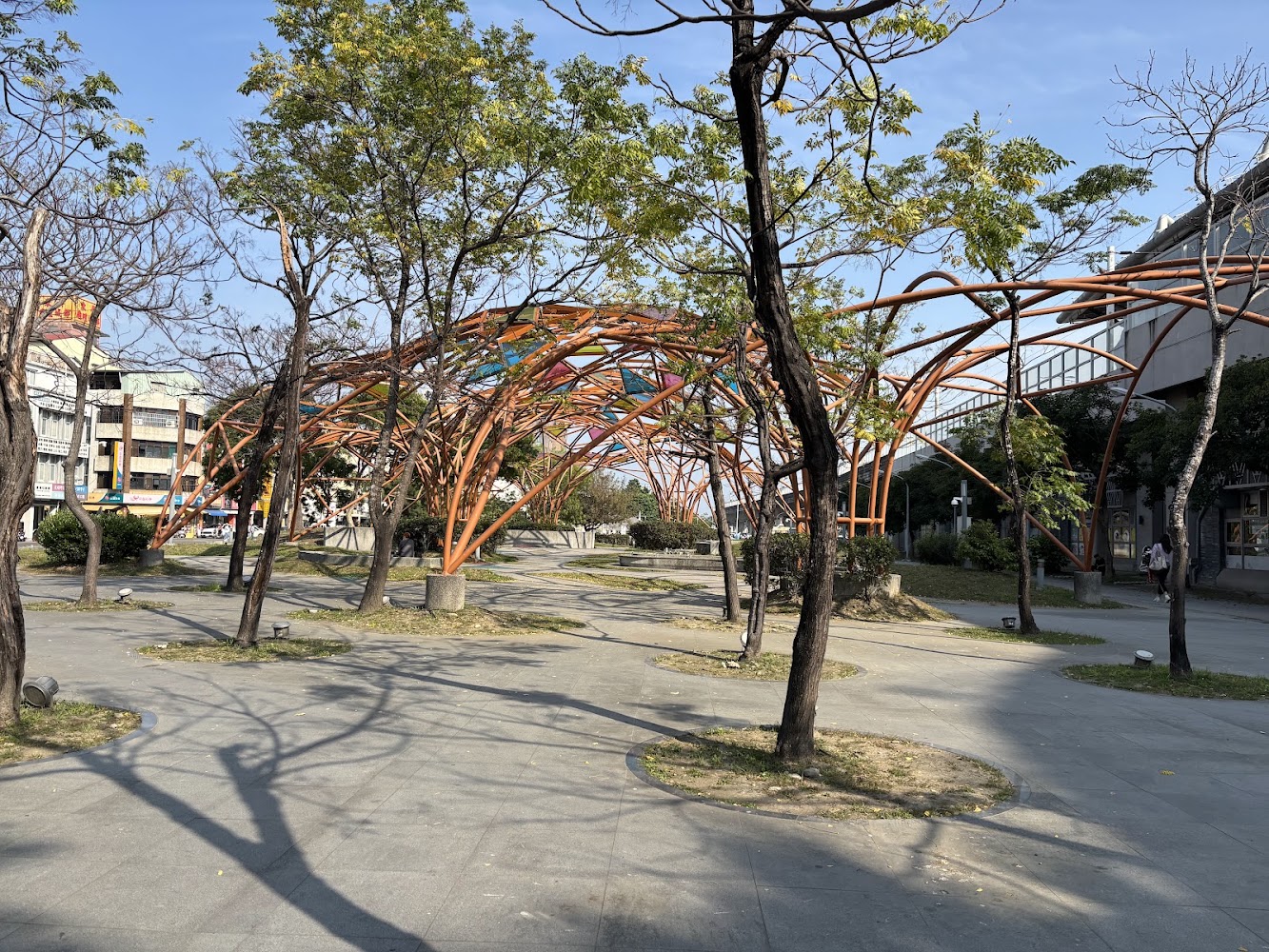 大武山星空廣場橘紅色金屬結構