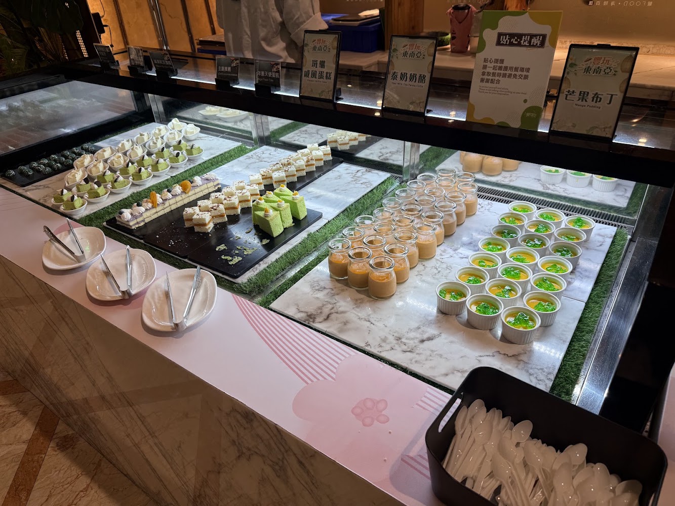 豐 FOOD 海陸百匯甜點區，蛋糕布丁奶酪選擇豐富