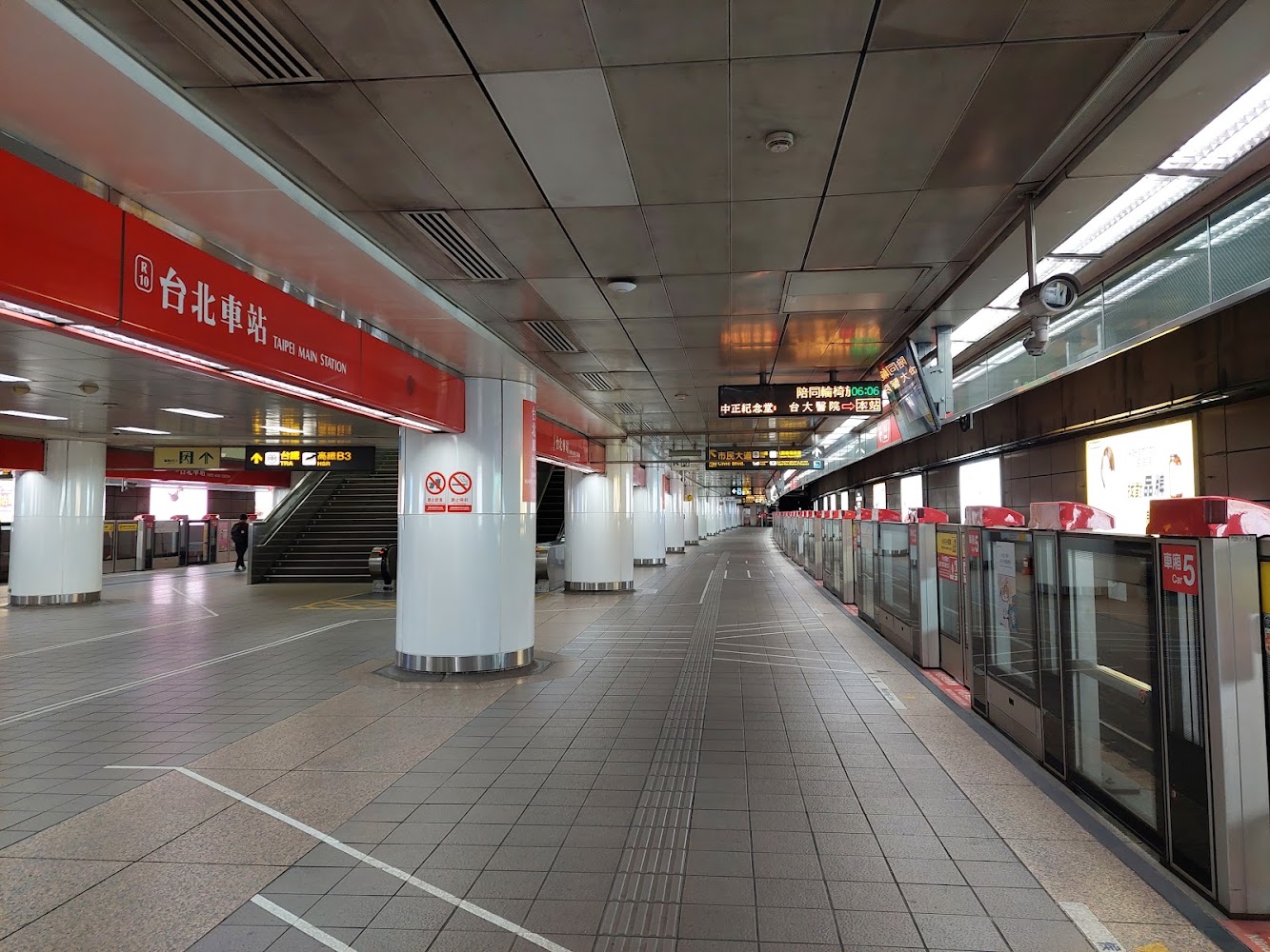 台北車站捷運月台與月台門