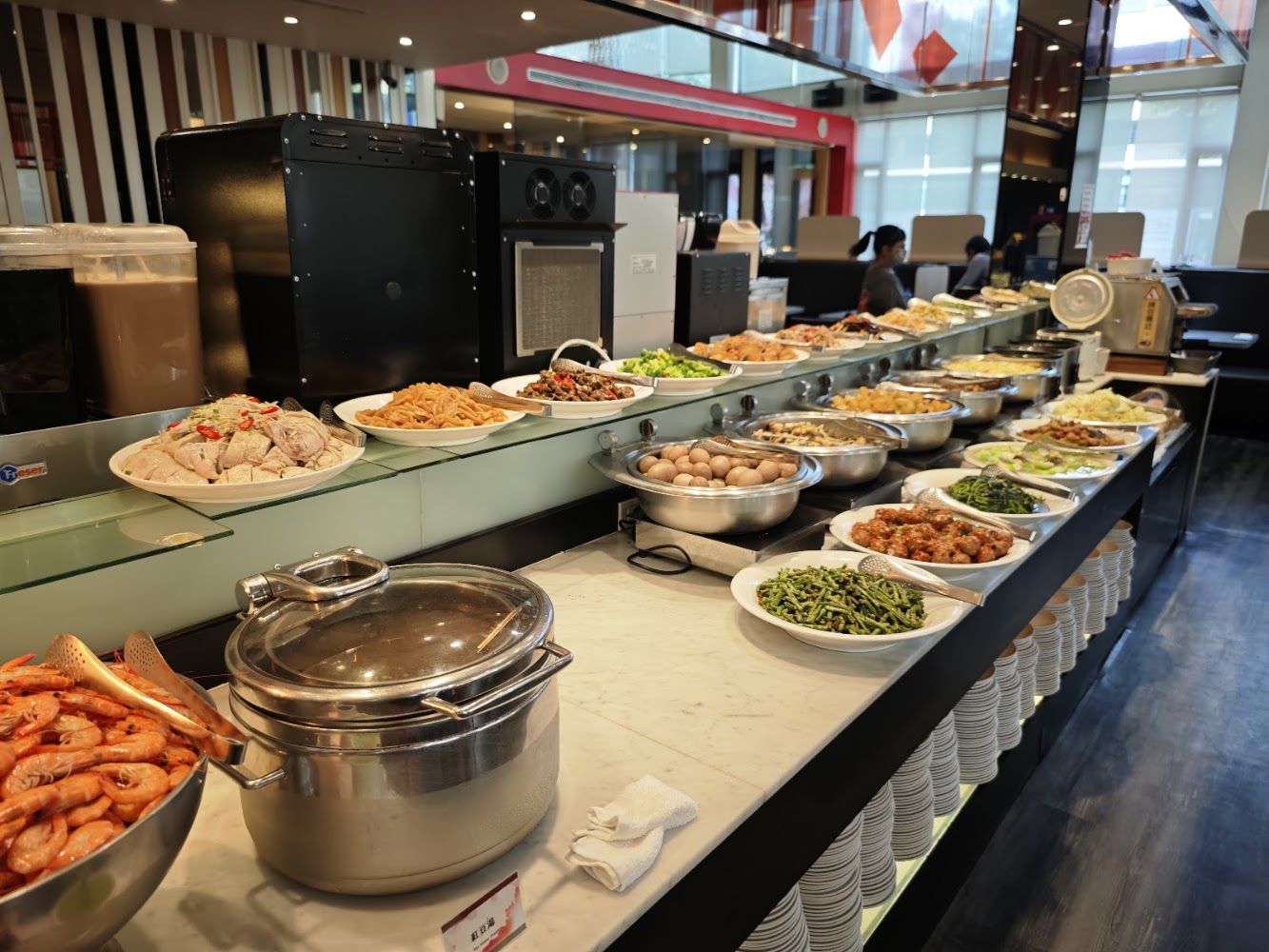 桃園春日旗艦店自助吧熟食區