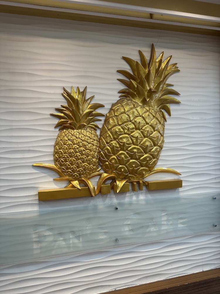 店內鳳梨裝飾牆面