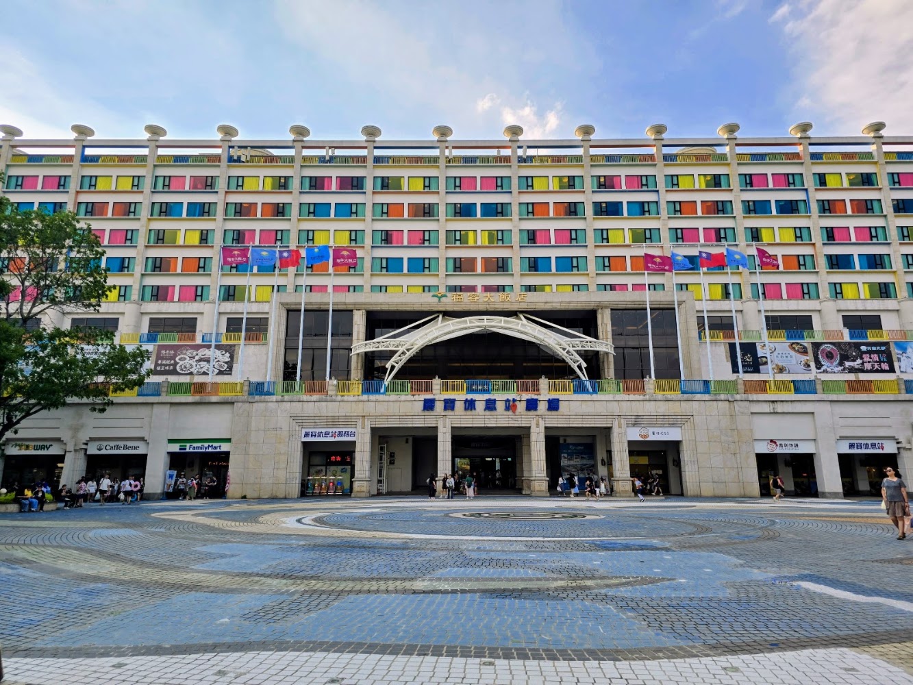 麗寶樂園渡假區繽紛建築與廣場商店街