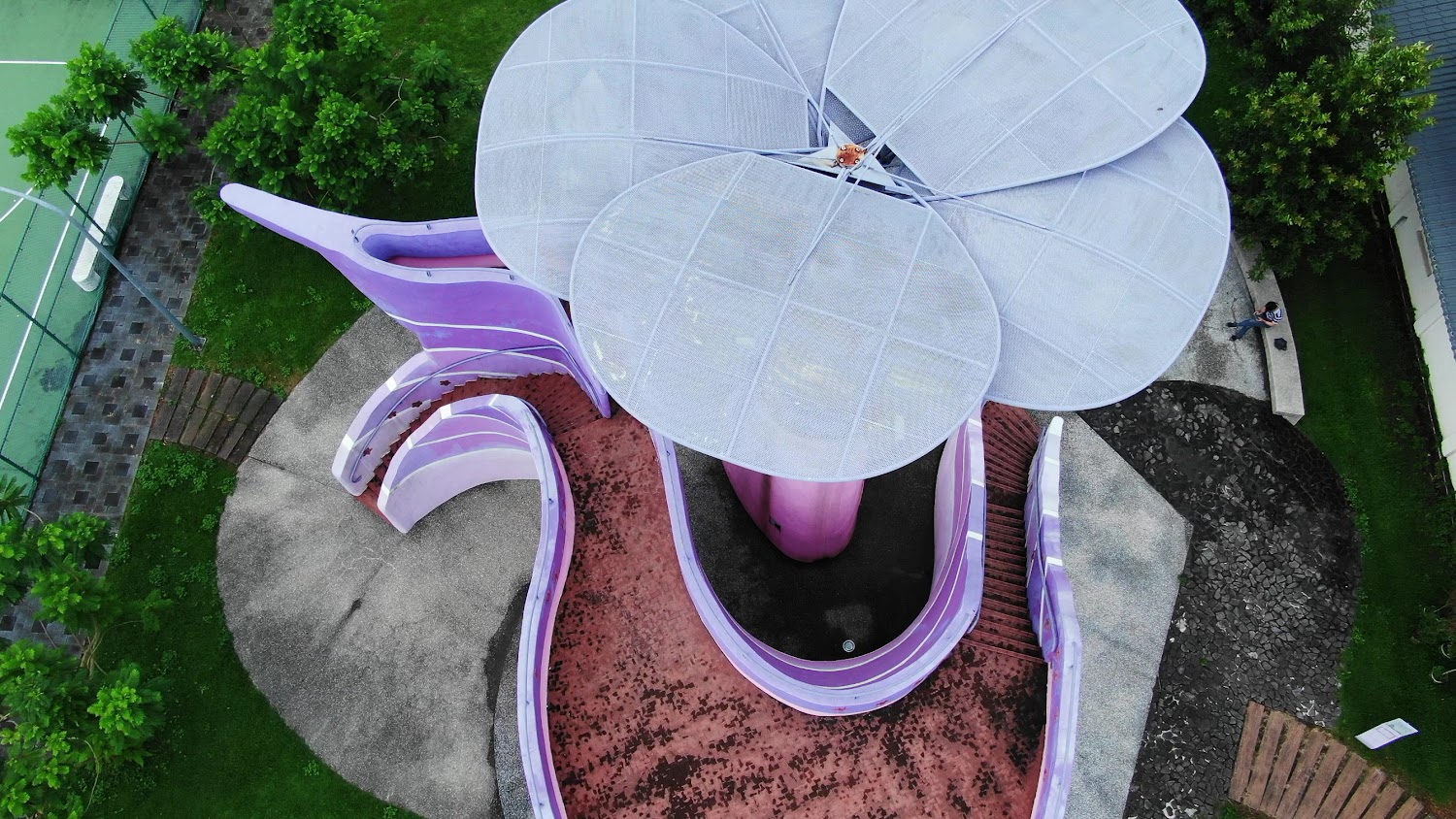 星願紫風車鳥瞰紫色花朵造型建築