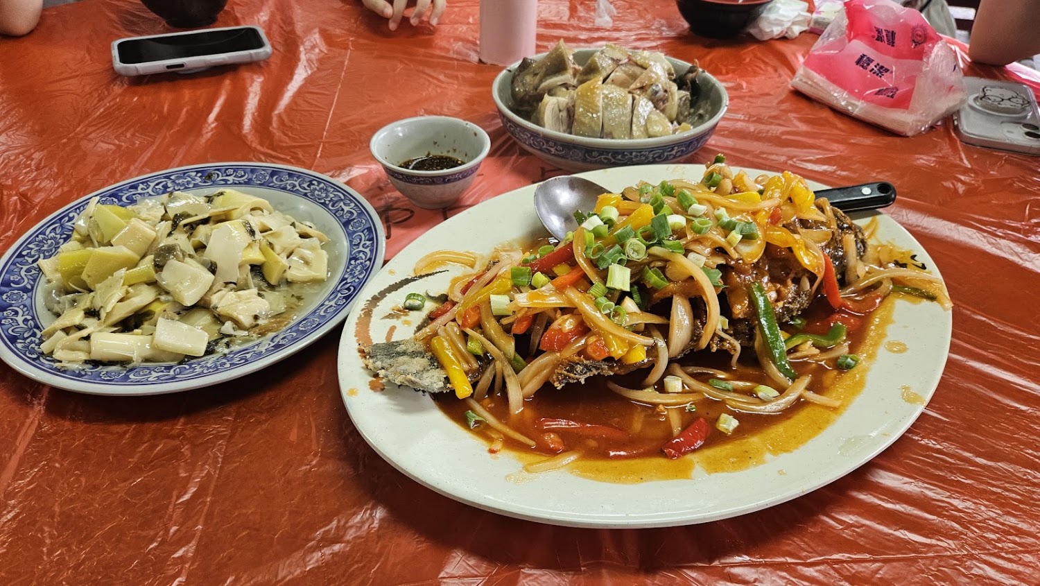 青菜園白斬雞與山產合菜