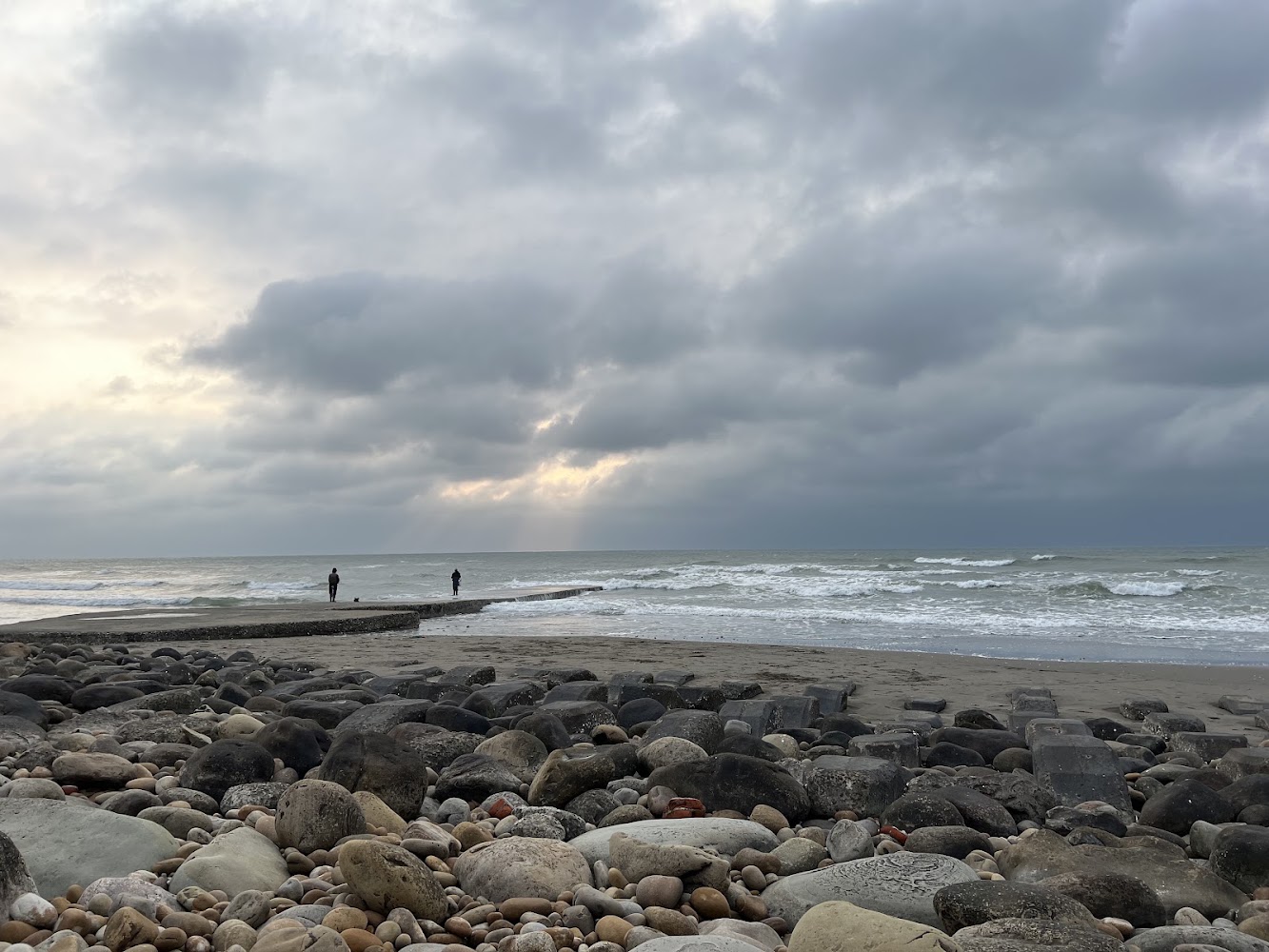 新豐濱海遊憩區石頭沙灘與海景