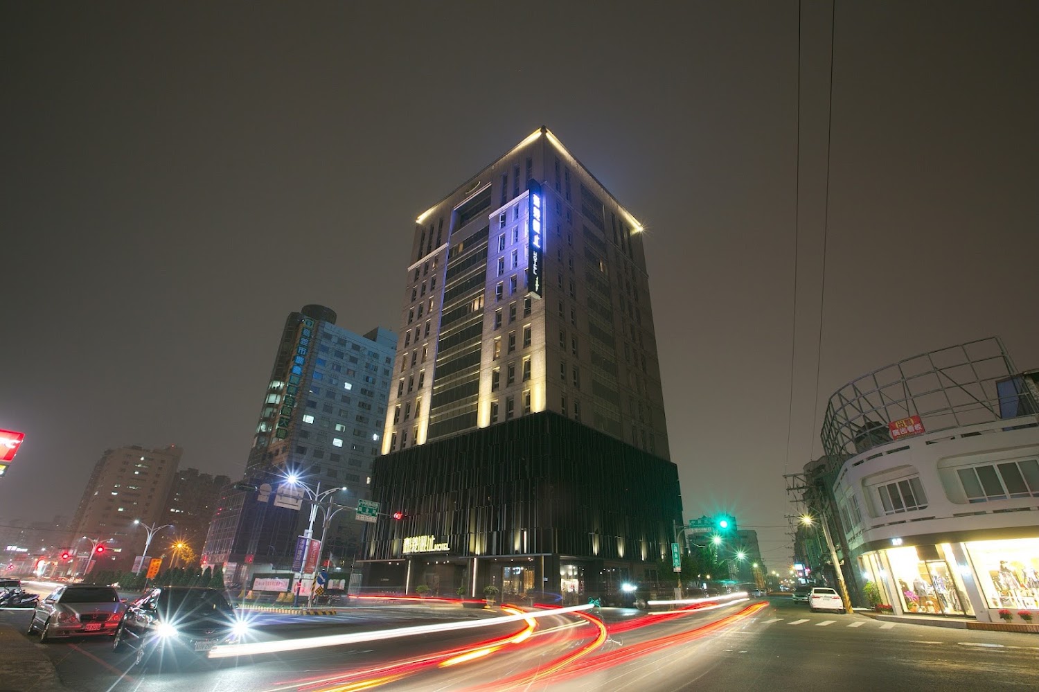 嘉義觀止飯店夜景外觀