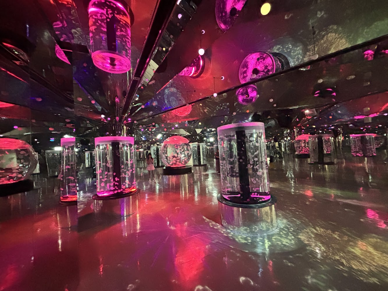 置地廣場桃園 水母裝置畫面