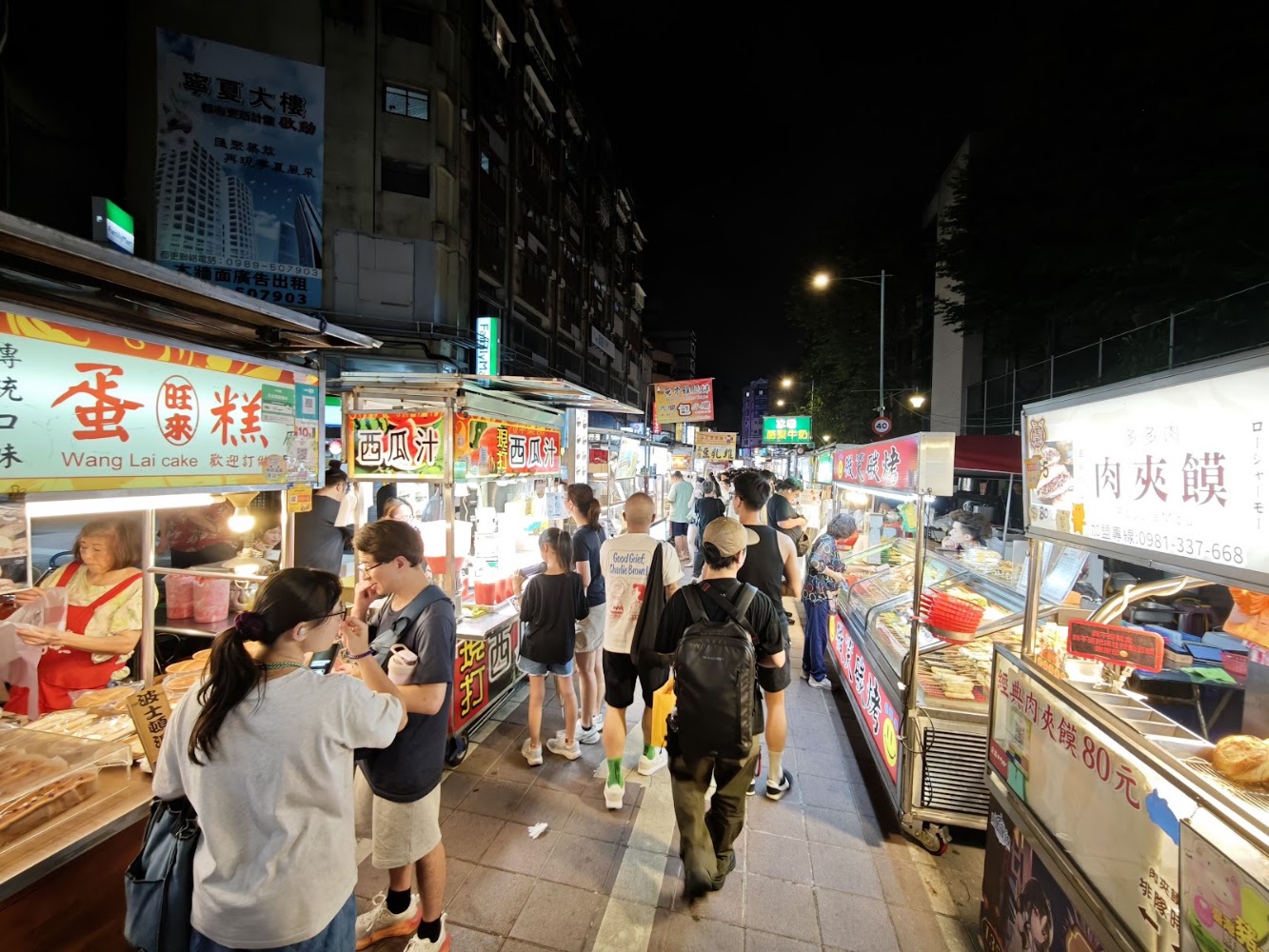 寧夏夜市熱鬧攤販街景