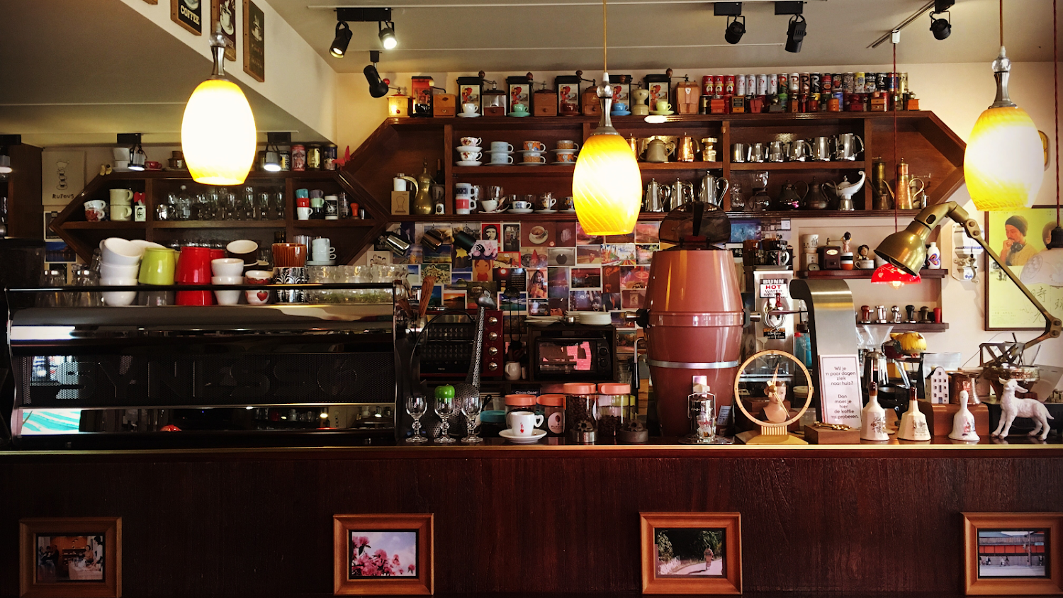 RUFOUS COFFEE ROASTERS 店內空間與吧台氛圍