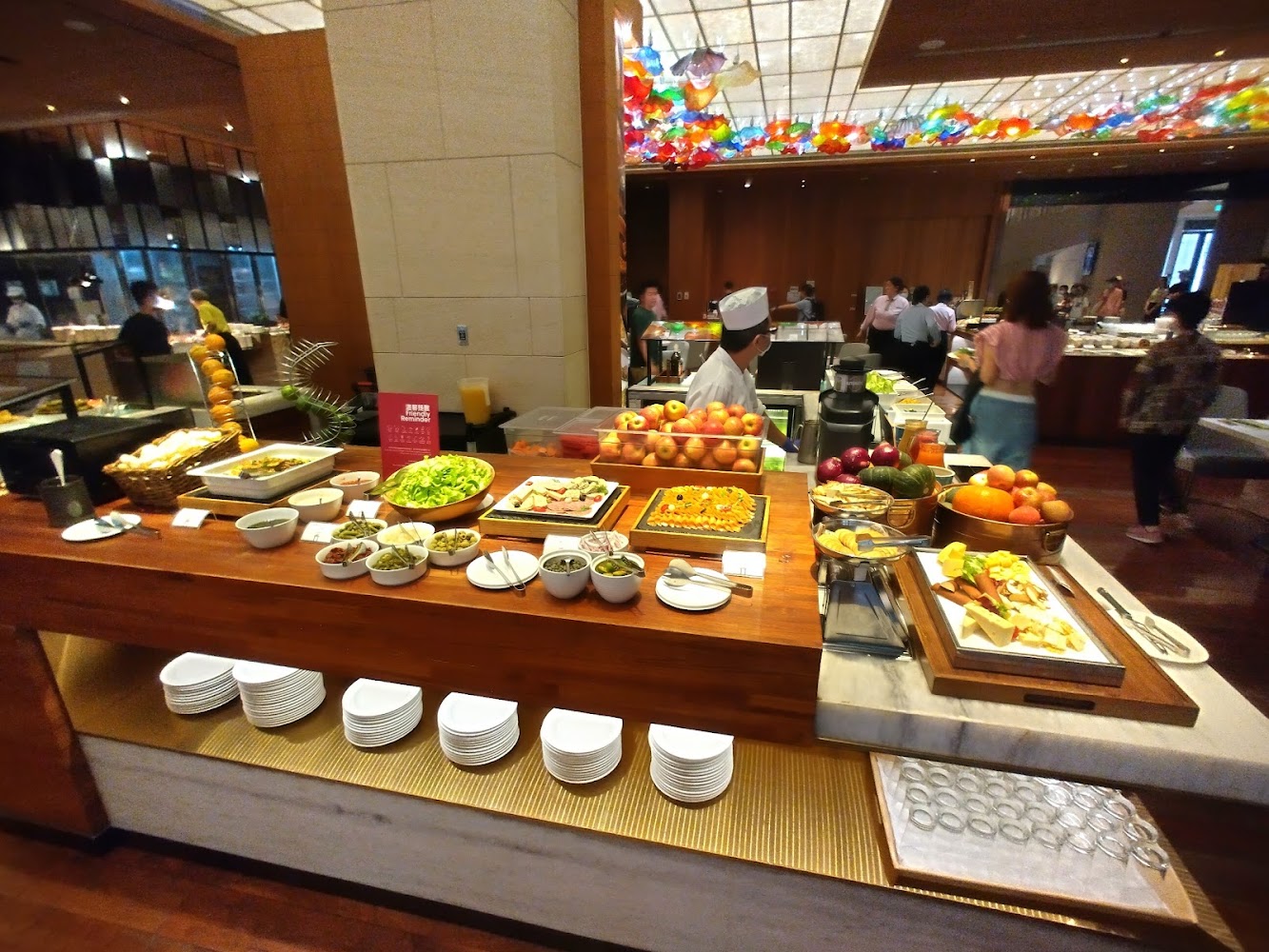 彩匯自助餐廳餐檯照片