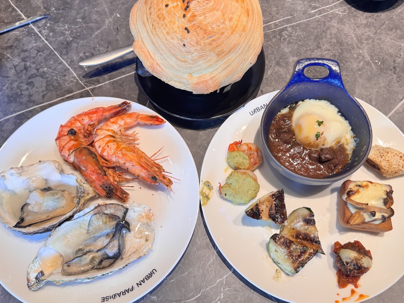 生蠔蝦子燉蛋與焗烤料理拼盤