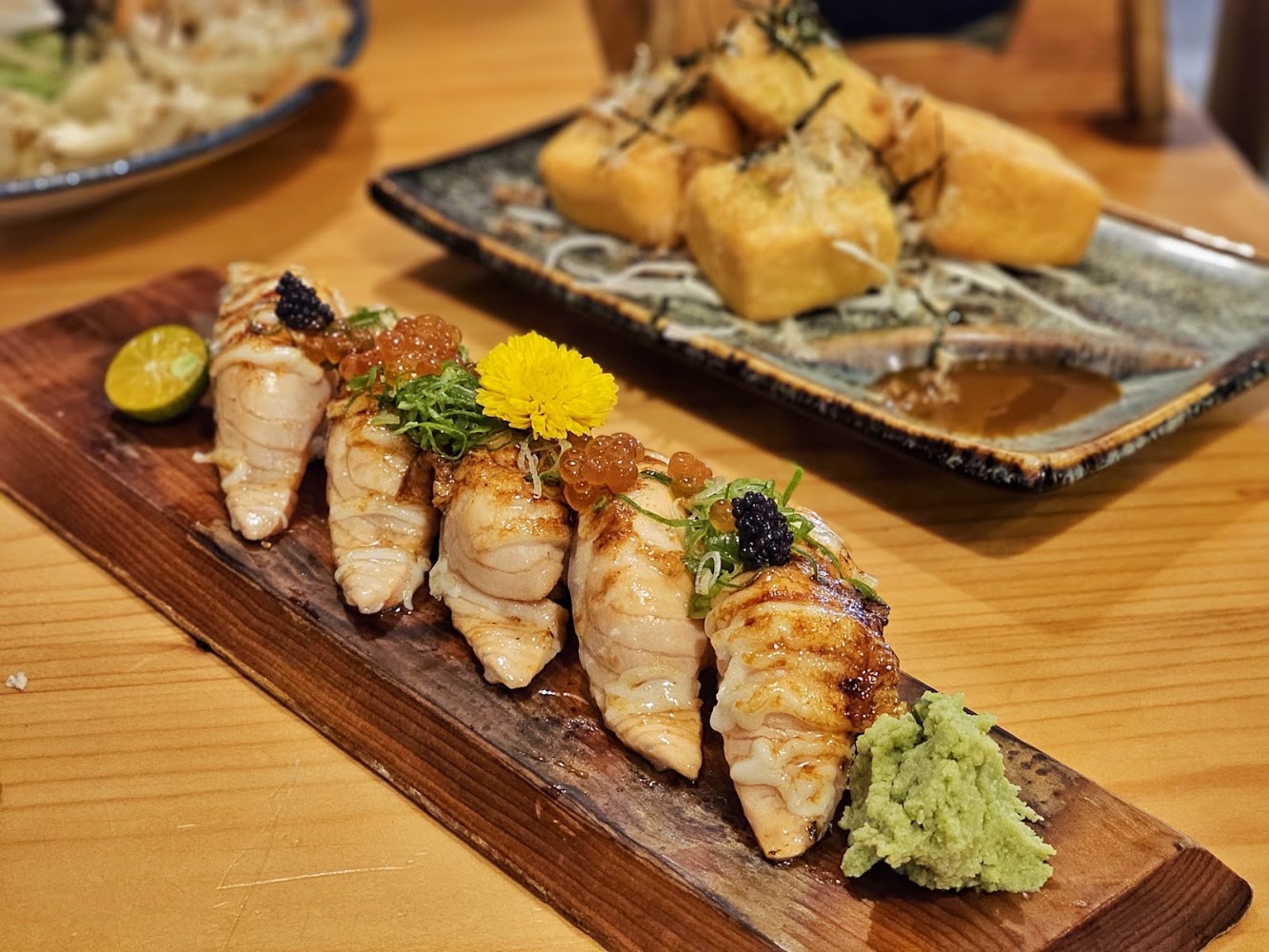 日嚐こんばんは炙燒鮭魚壽司